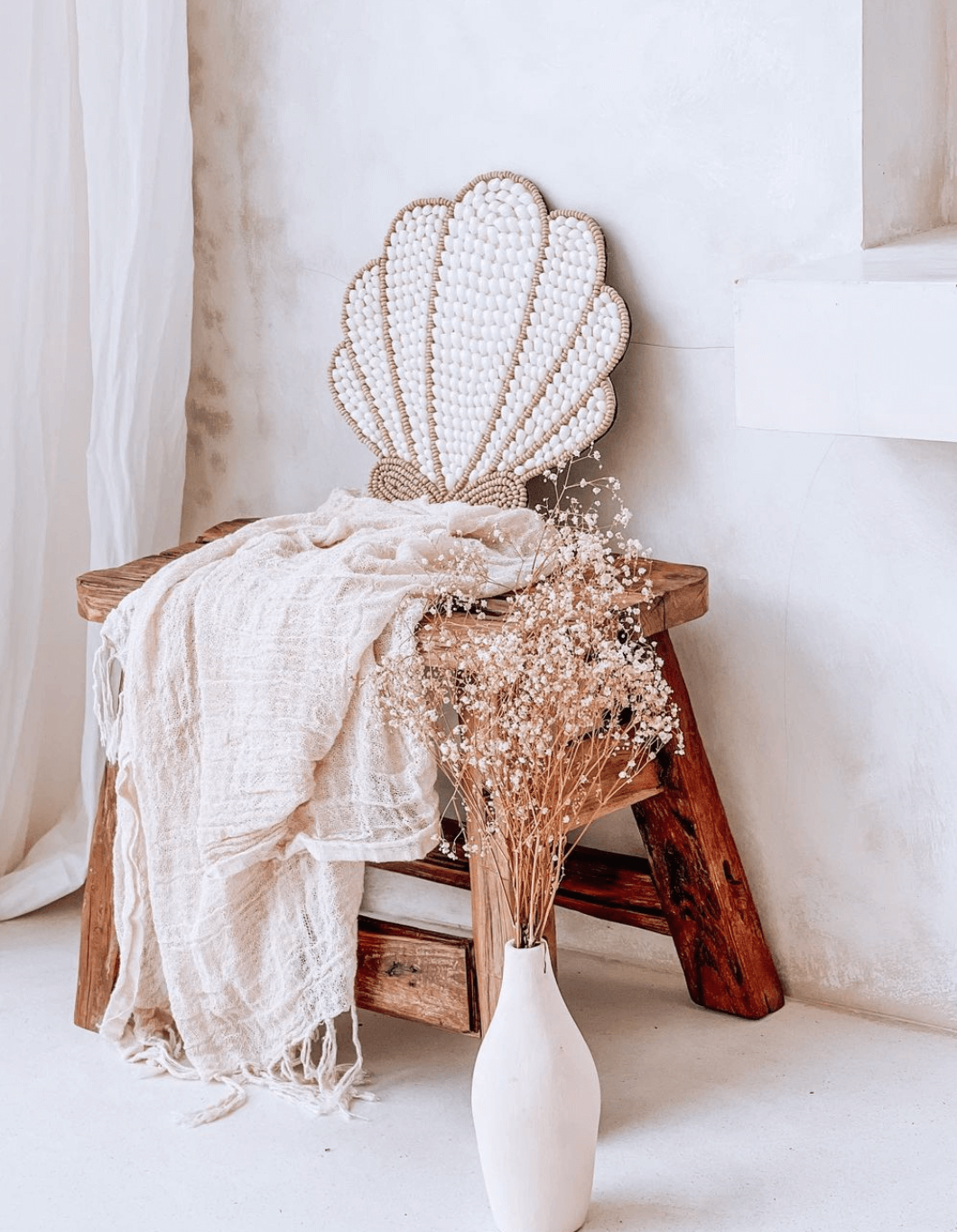 WALL DECORATION WITH BEACH SHELLS